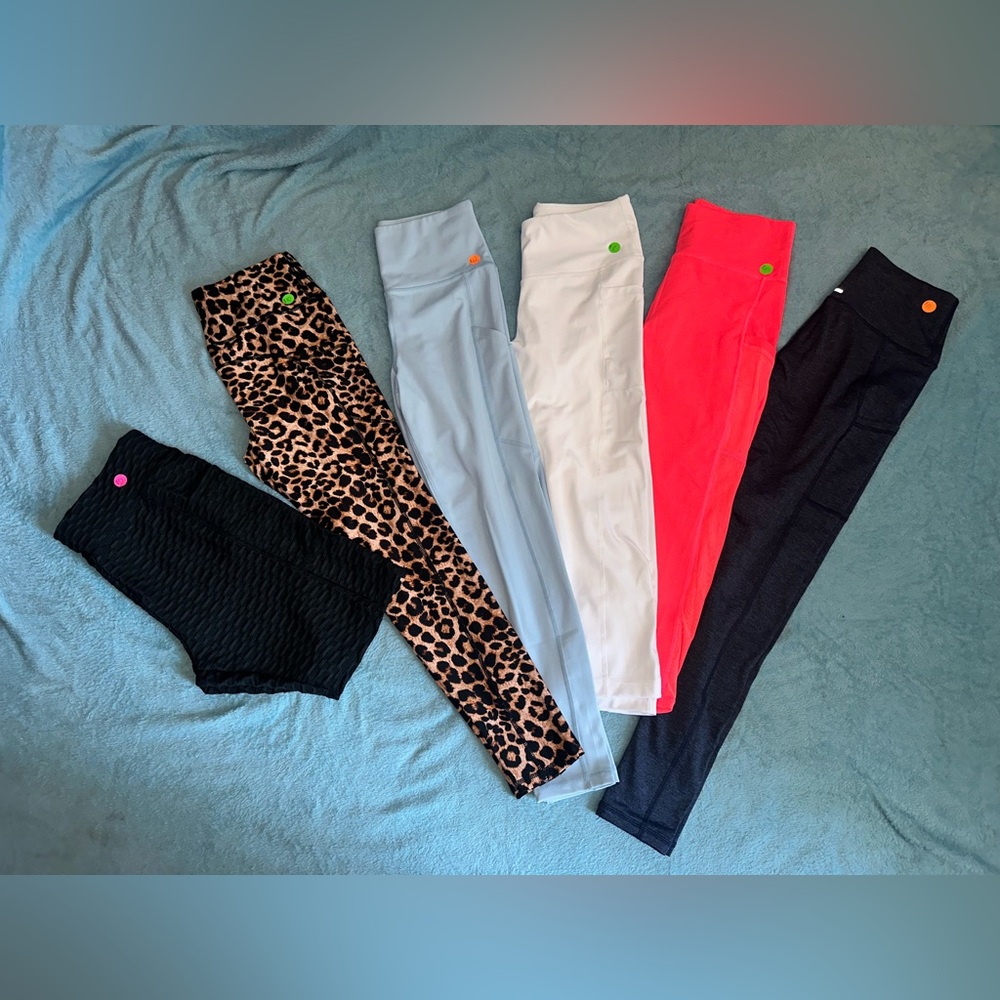women’s leggings w/pockets *bundle* size MED